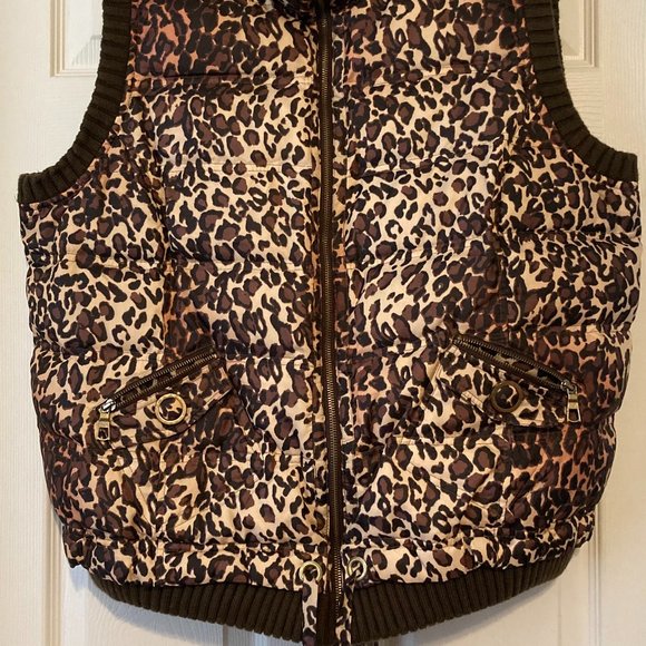 Women's Winter Puffer Vest with Detachable Hood - Picture 1 of 10